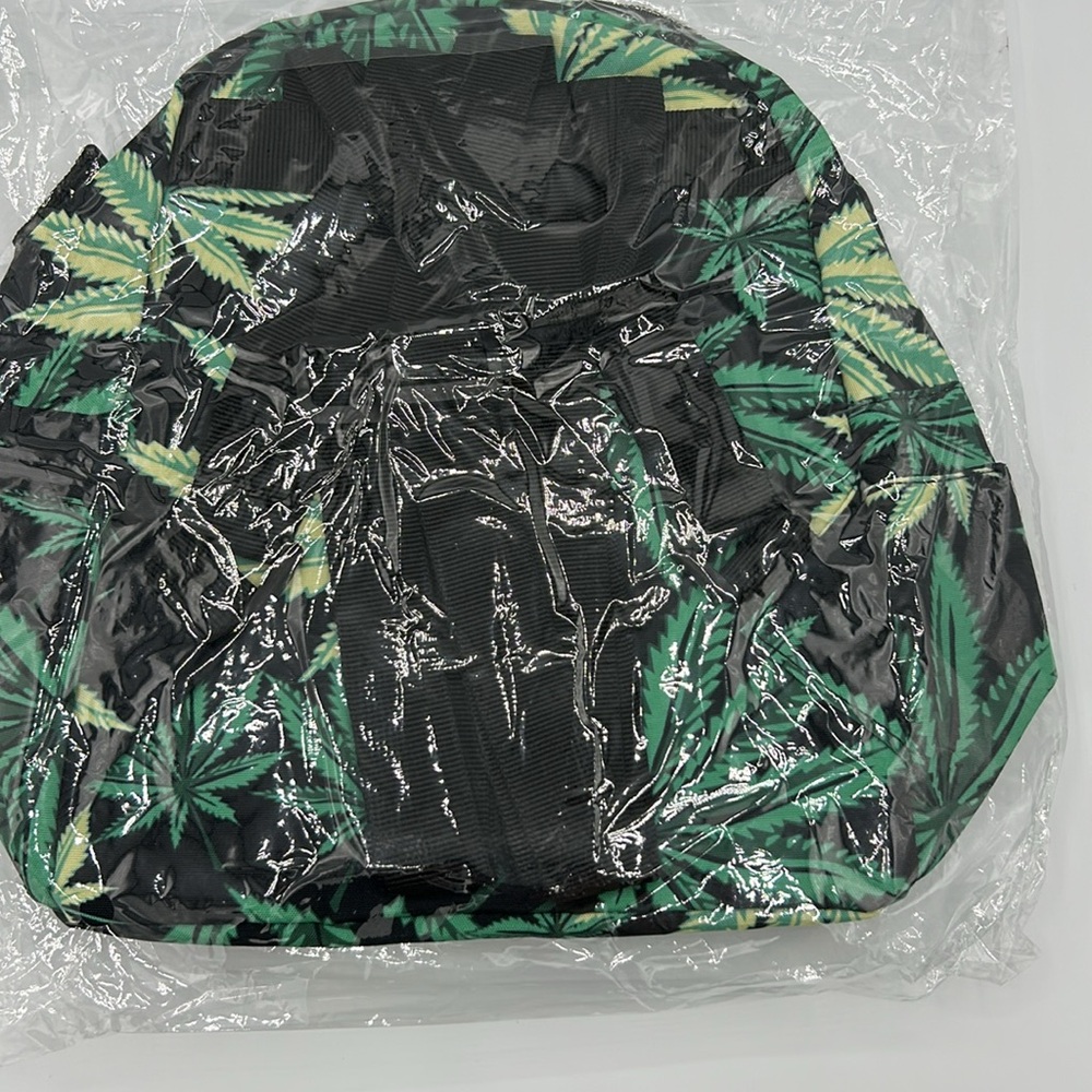 NWT Allover Mary Jane Leaf Patter Mini Bookbag Purse - Picture 4 of 8